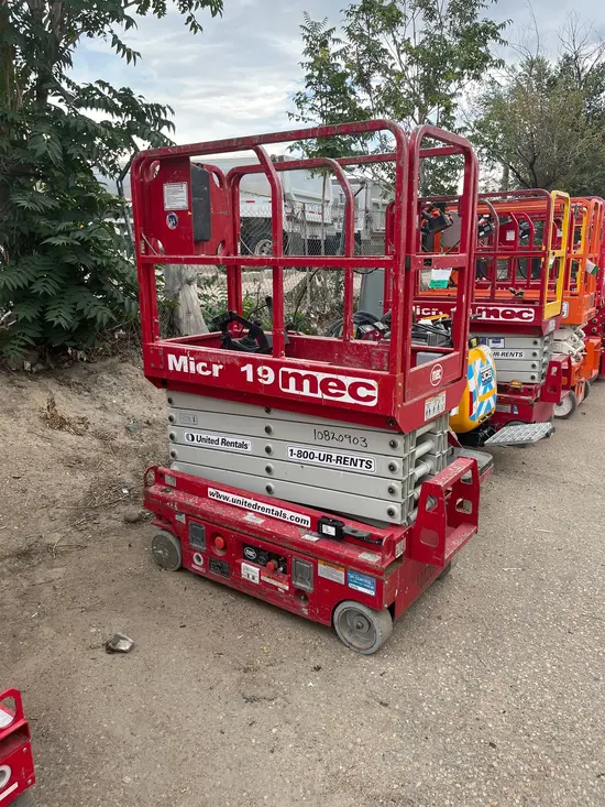 2018 MEC MICRO 19 Scissor Lift