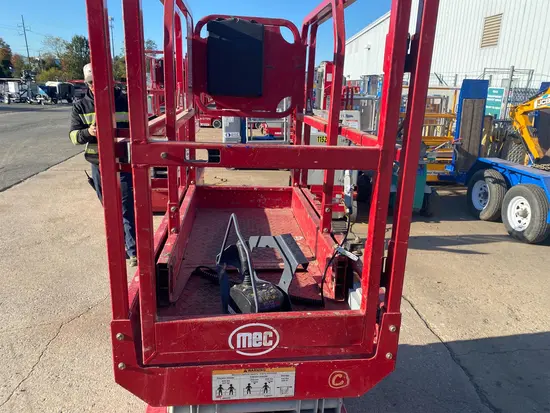 2018 MEC MICRO 19 Scissor Lift