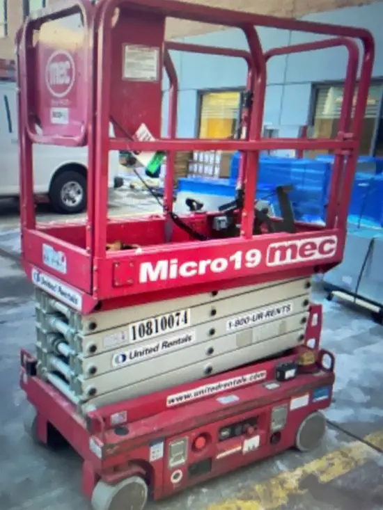 2018 MEC MICRO 19 Scissor Lift