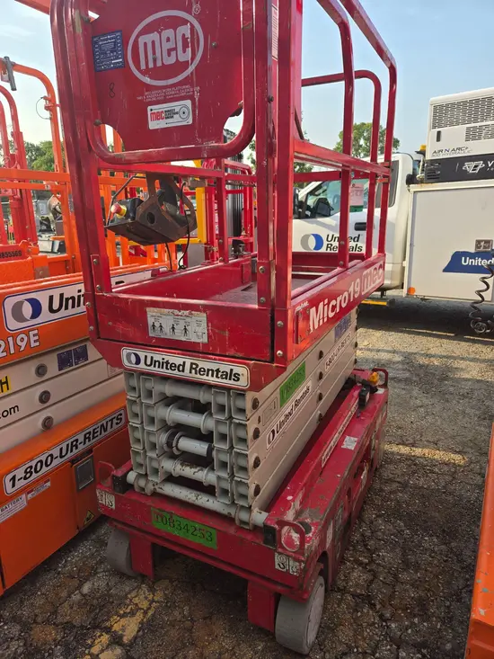 2018 MEC MICRO 19 Scissor Lift