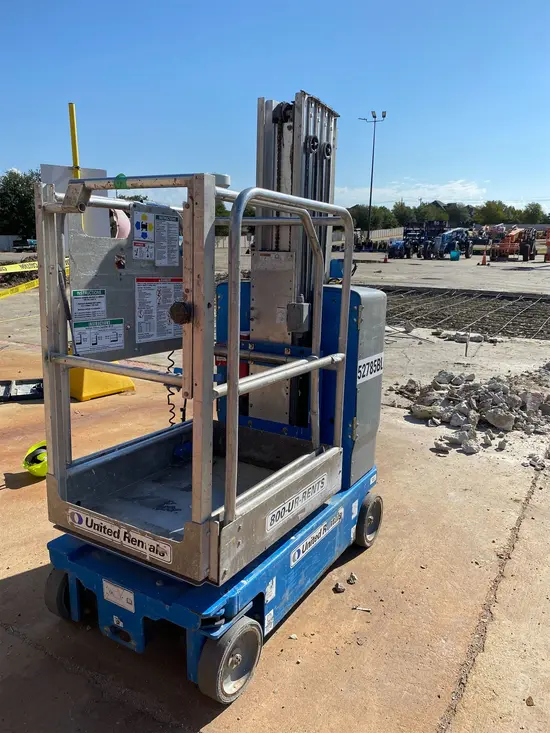 2017 Genie GR-20 Self-Propelled One-Person Lift