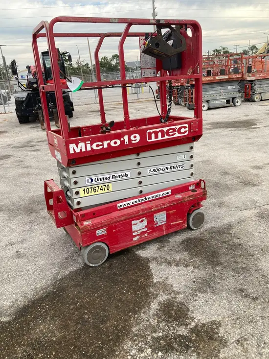 2018 MEC MICRO 19 Scissor Lift