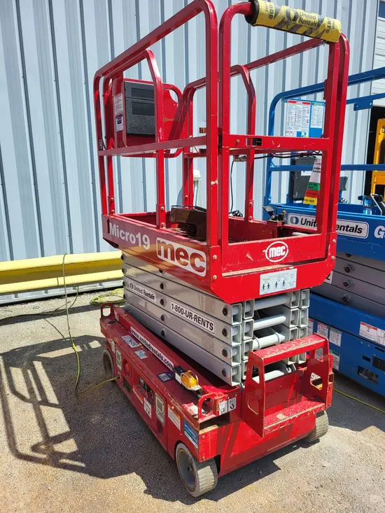2018 MEC MICRO 19 Scissor Lift