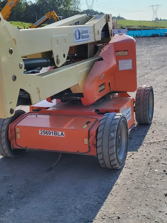2015 JLG E450AJ Articulating Boom Lift