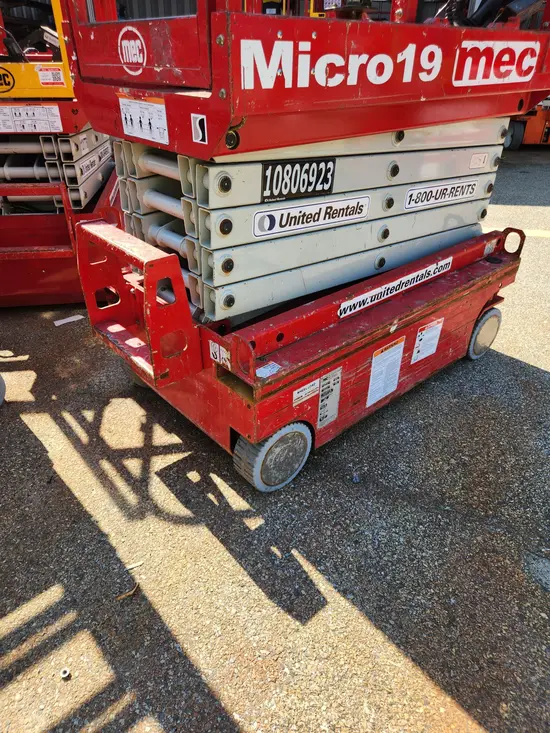 2018 MEC MICRO 19 Scissor Lift