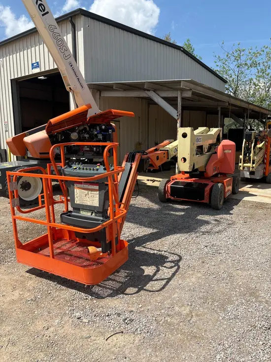 2015 JLG E400AJPN Articulating Boom Lift