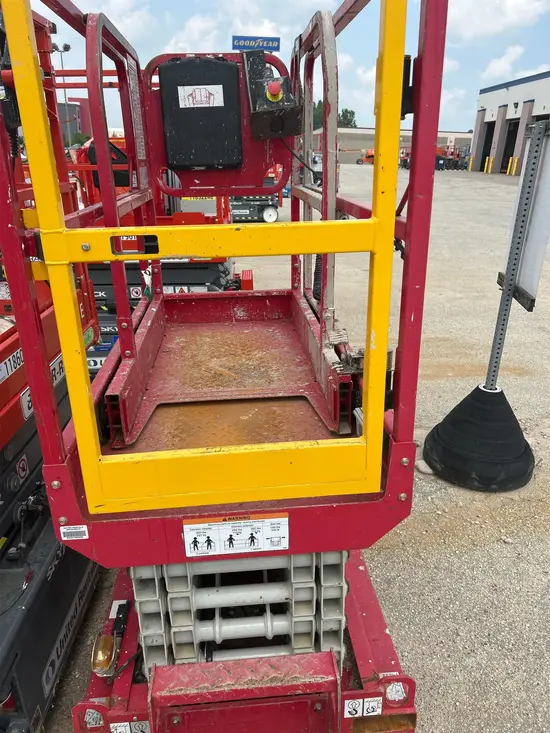 2018 MEC MICRO 19 Scissor Lift