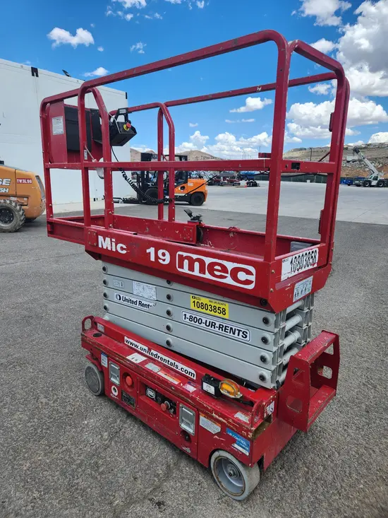 2018 MEC MICRO 19 Scissor Lift