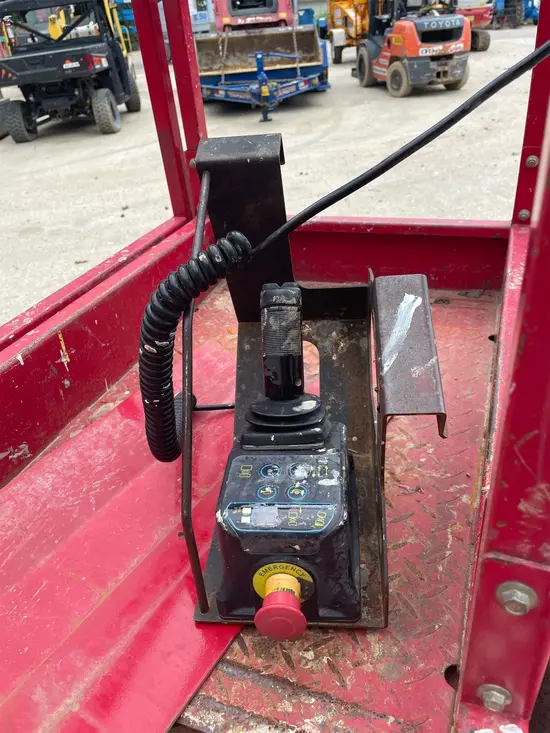 2018 MEC MICRO 19 Scissor Lift