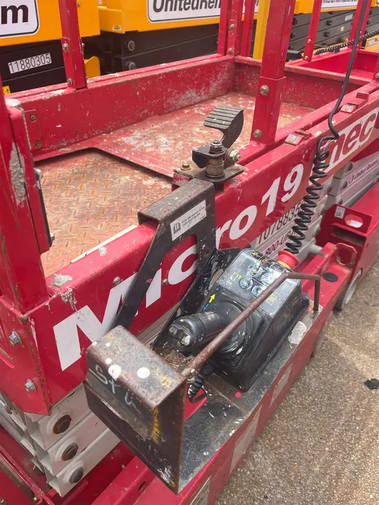 2018 MEC MICRO 19 Scissor Lift