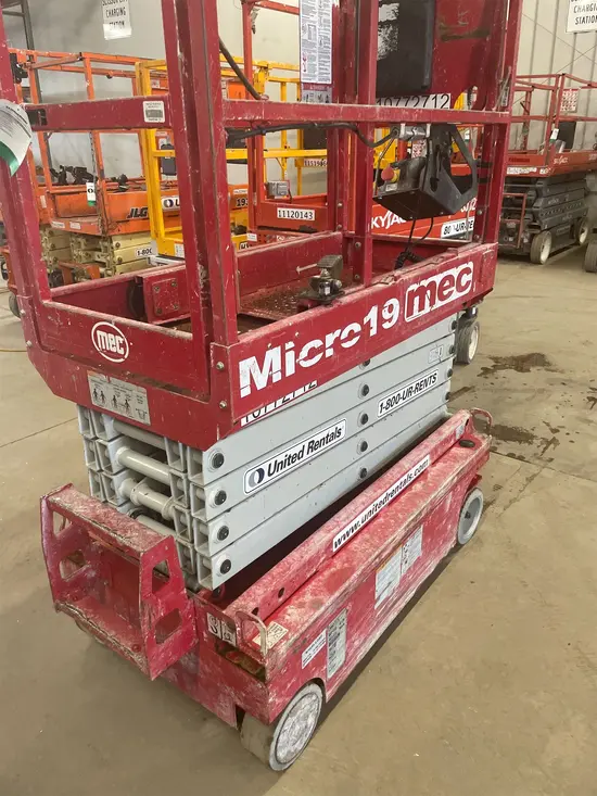 2018 MEC MICRO 19 Scissor Lift