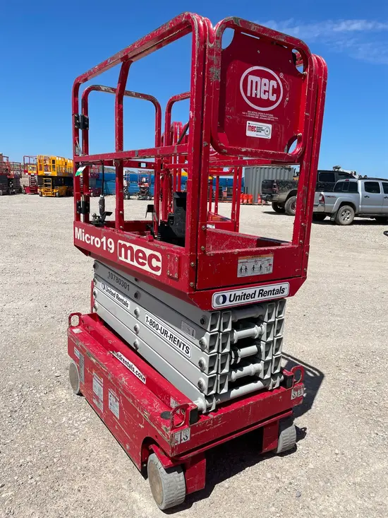 2018 MEC MICRO 19 Scissor Lift