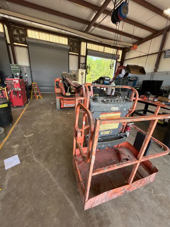 2011 JLG E400AJPN Articulating Boom Lift
