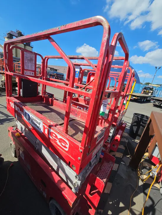 2017 MEC 1930SE Scissor Lift