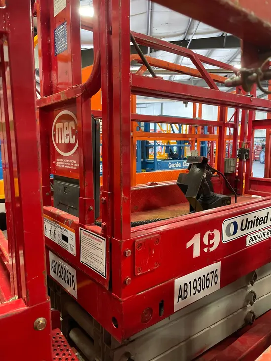 2017 MEC 1930SE Scissor Lift