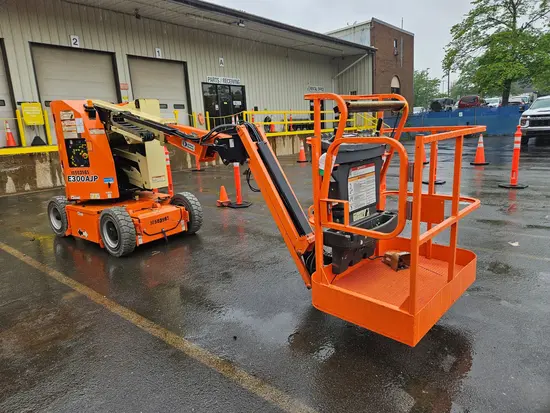 2016 JLG E300AJP Articulating Boom Lift