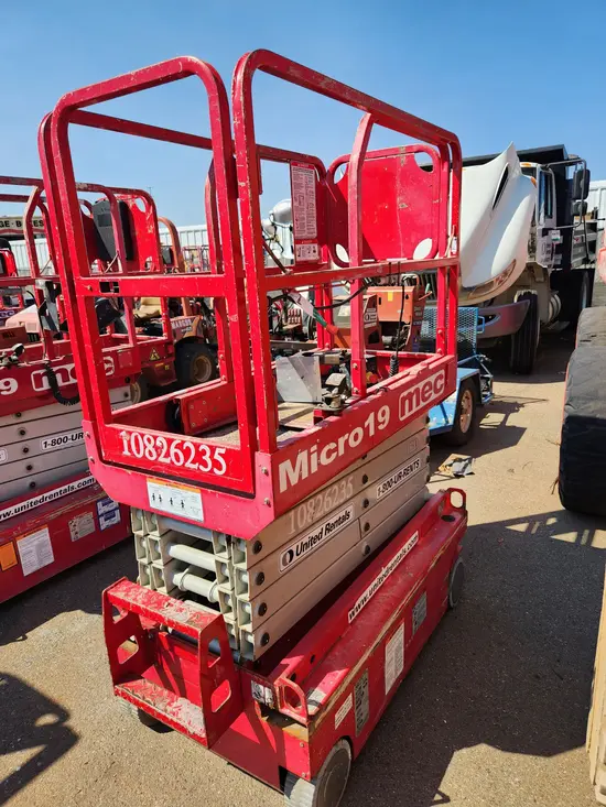 2018 MEC MICRO 19 Scissor Lift
