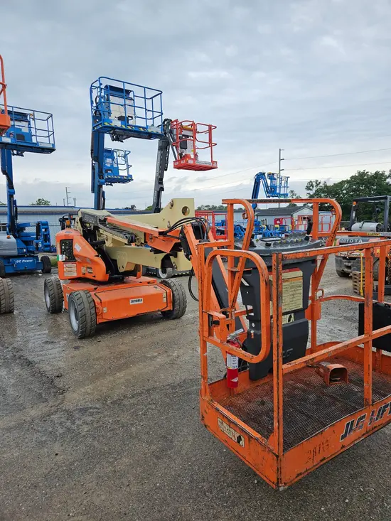 2016 JLG E450AJ Articulating Boom Lift