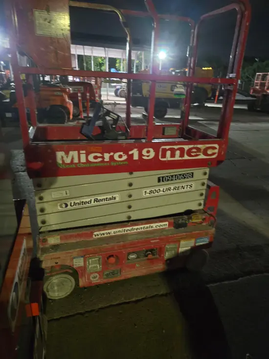 2019 MEC MICRO 19 Scissor Lift