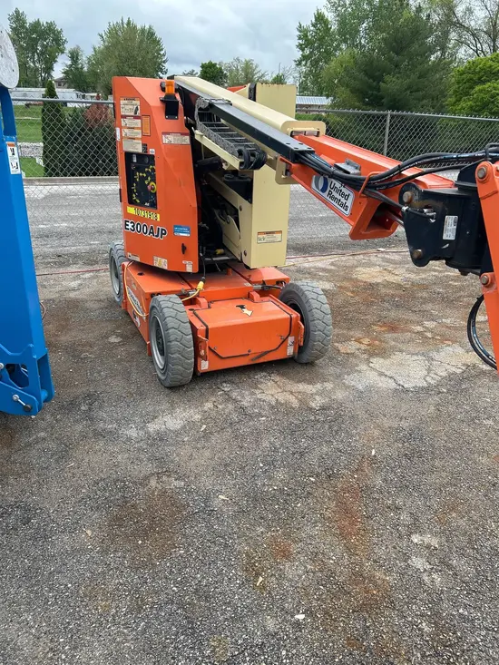 2018 JLG E300AJP Articulating Boom Lift