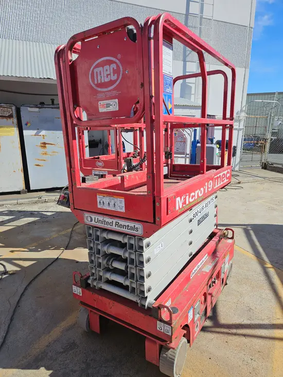 2019 MEC MICRO 19 Scissor Lift