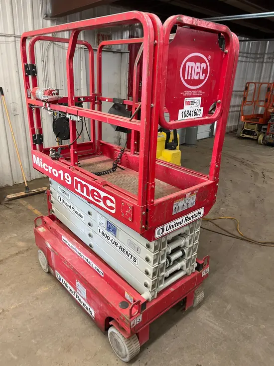 2018 MEC MICRO 19 Scissor Lift