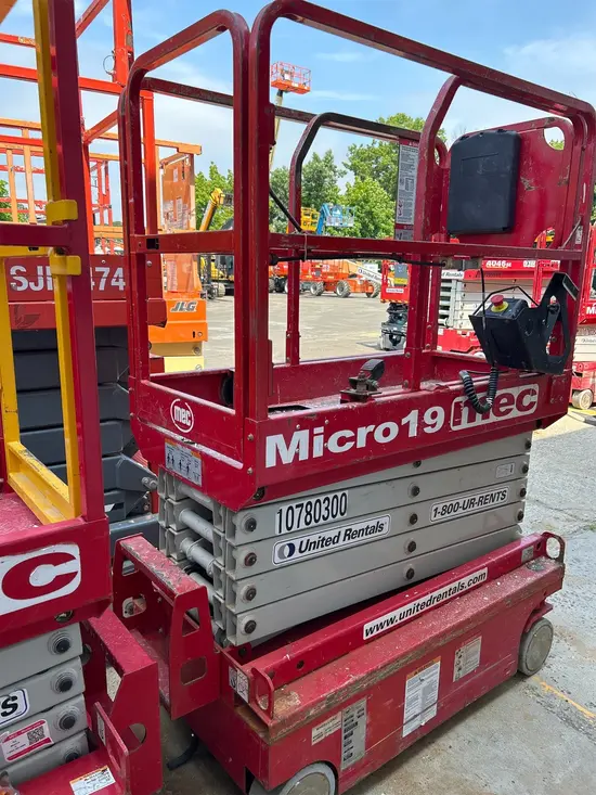 2018 MEC MICRO 19 Scissor Lift