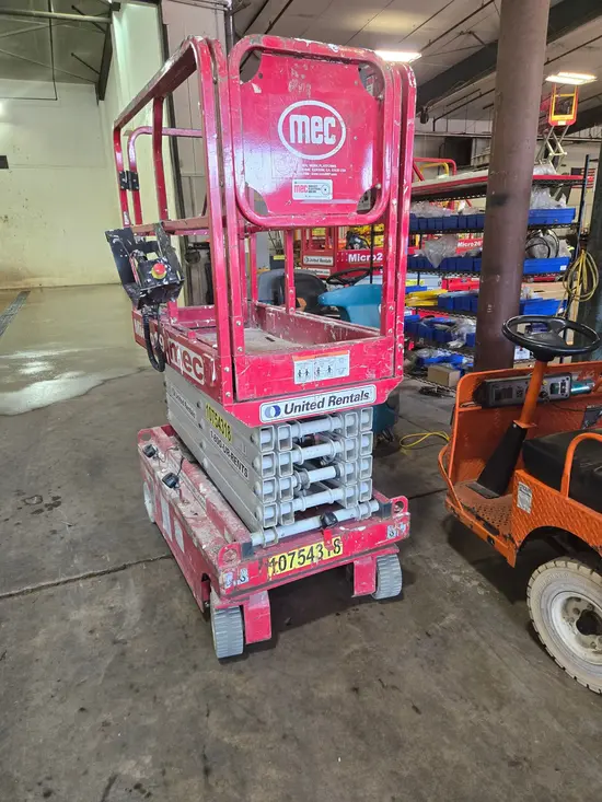 2018 MEC MICRO 19 Scissor Lift