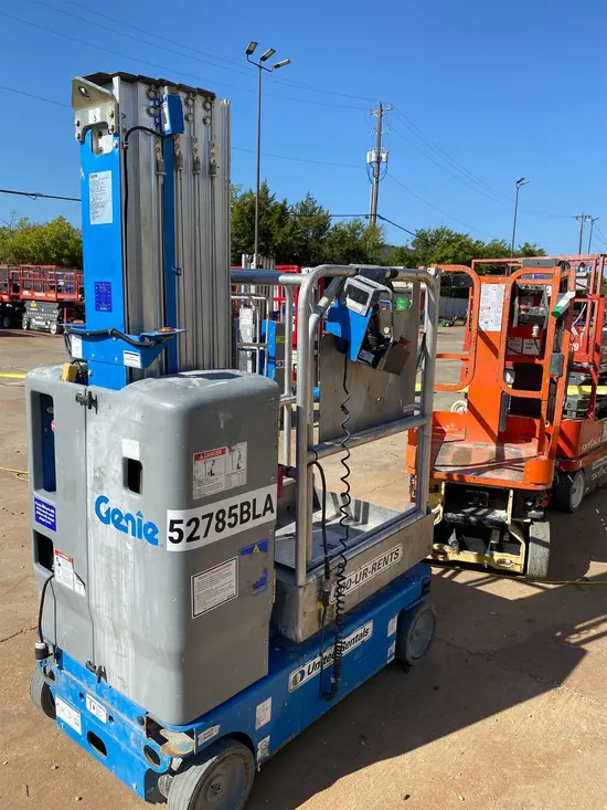 2017 Genie GR-20 Self-Propelled One-Person Lift