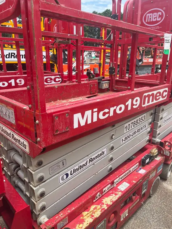 2018 MEC MICRO 19 Scissor Lift