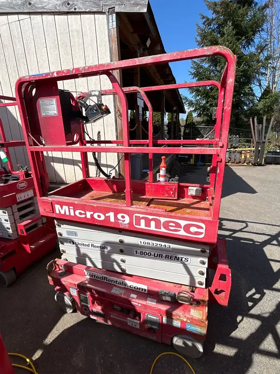 2018 MEC MICRO 19 Scissor Lift