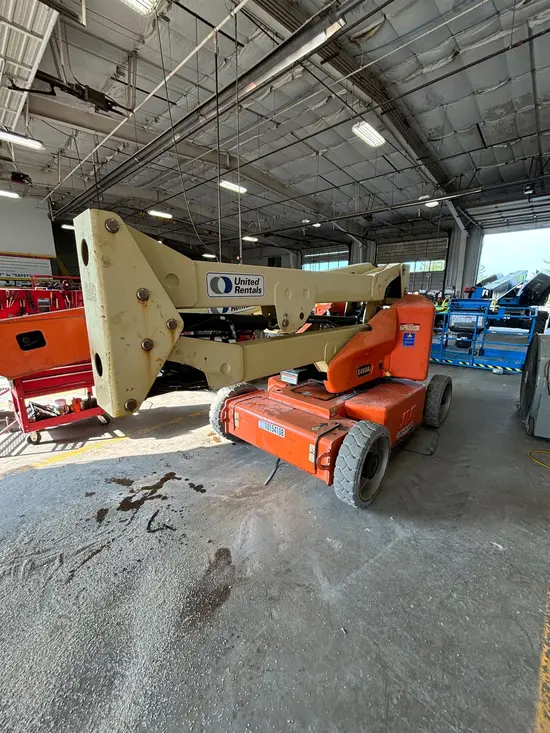 2013 JLG E450AJ Articulating Boom Lift
