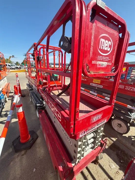 2018 MEC MICRO 19 Scissor Lift