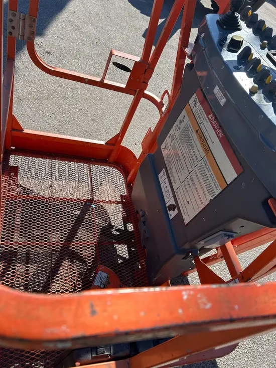 2017 JLG E400AJPN Articulating Boom Lift