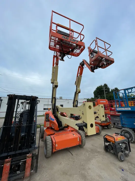 2015 JLG E450AJ Articulating Boom Lift