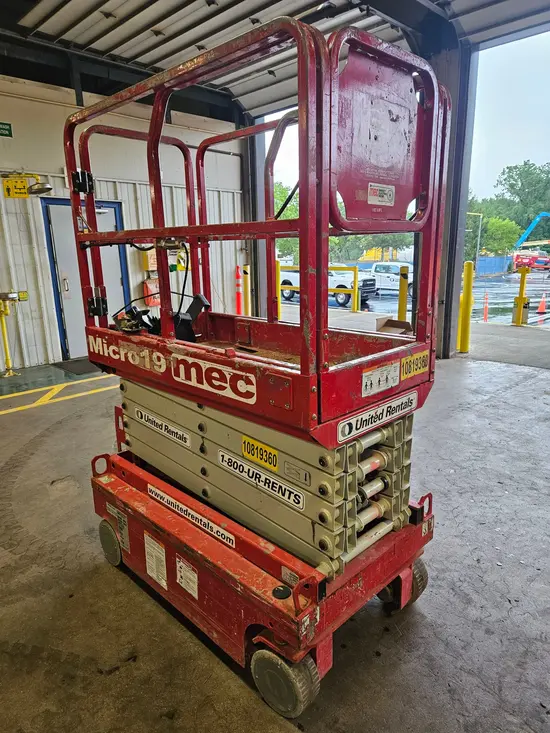 2018 MEC MICRO 19 Scissor Lift