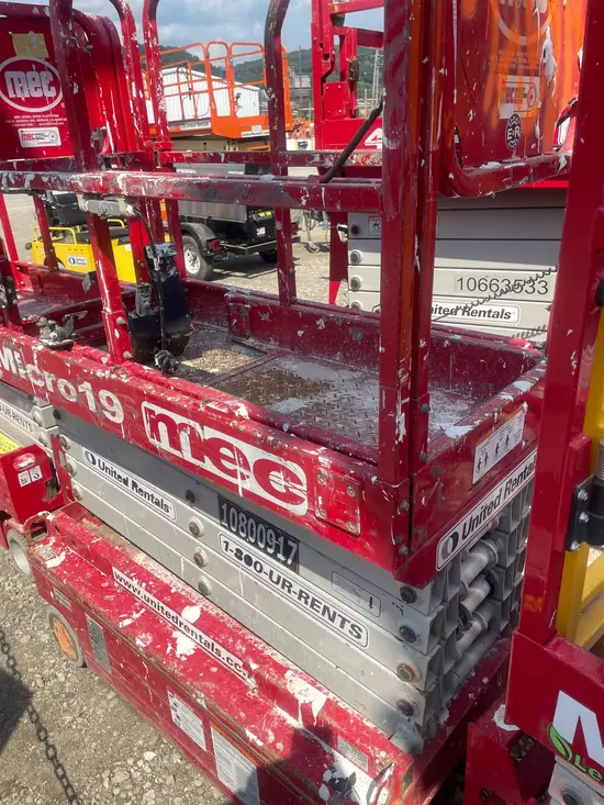 2018 MEC MICRO 19 Scissor Lift