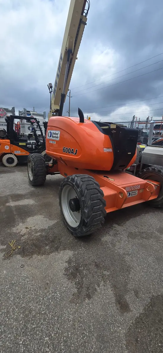 2013 JLG 600AJ Articulating Boom Lift