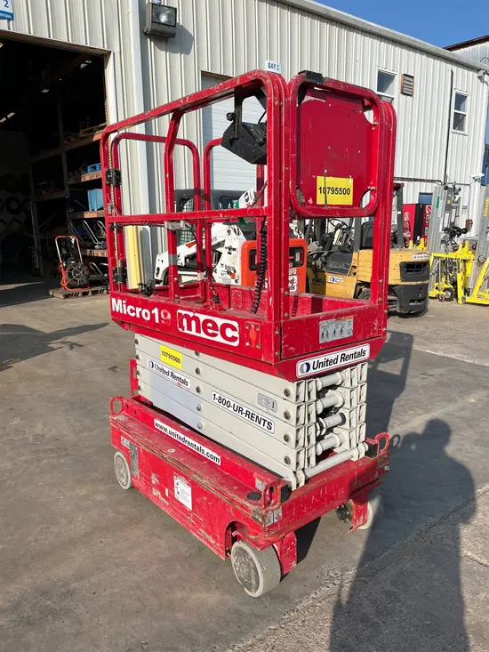 2018 MEC MICRO 19 Scissor Lift