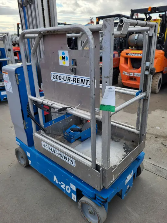 2017 Genie GR-20 Self-Propelled One-Person Lift