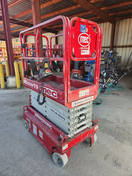 2018 MEC MICRO 19 Scissor Lift
