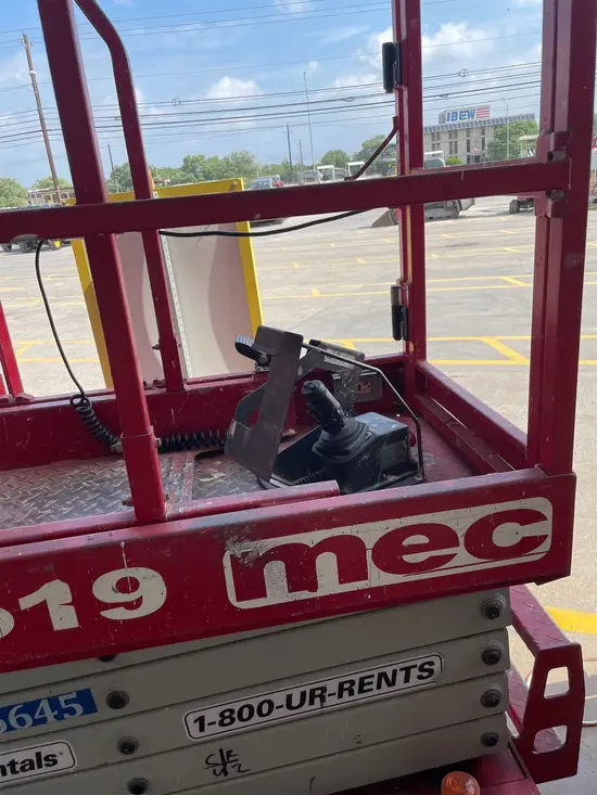 2018 MEC MICRO 19 Scissor Lift