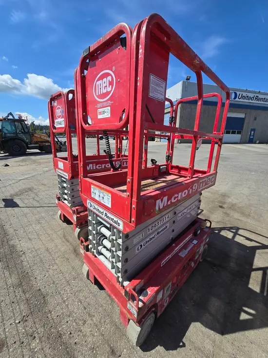2019 MEC MICRO 19 Scissor Lift