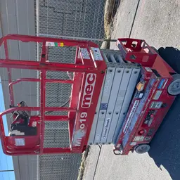 2018 MEC MICRO 19 Scissor Lift