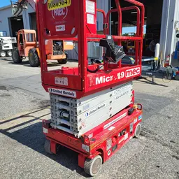 2018 MEC MICRO 19 Scissor Lift