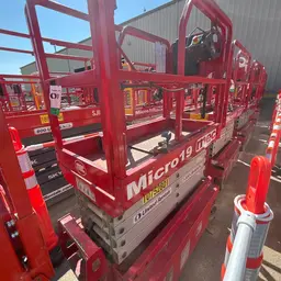 2018 MEC MICRO 19 Scissor Lift