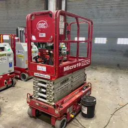 2018 MEC MICRO 19 Scissor Lift