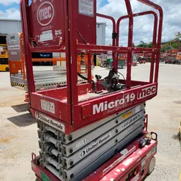 2018 MEC MICRO 19 Scissor Lift