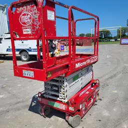 2018 MEC MICRO 19 Scissor Lift