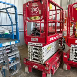 2017 MEC MICRO 19 Scissor Lift
